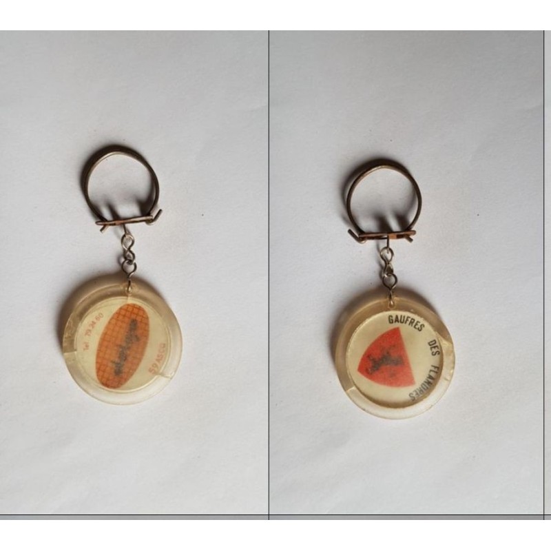 porte-clés Delgo, gaufres des Flandres, Ascq, rouge (pc)